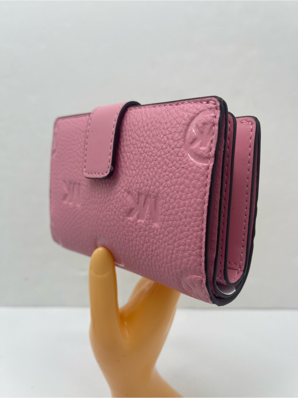 MICHAEL KORS Jet Set Travel Md Zip CoinLogo Debossed Bifold Wallet
Carnation
NWT - Picture 4 of 16